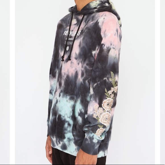 Young & Reckless sweaters. - Picture 13 of 16